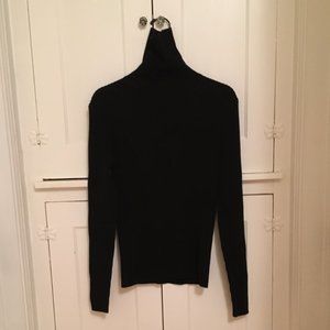 Black Ribbed Gap Turtleneck - L